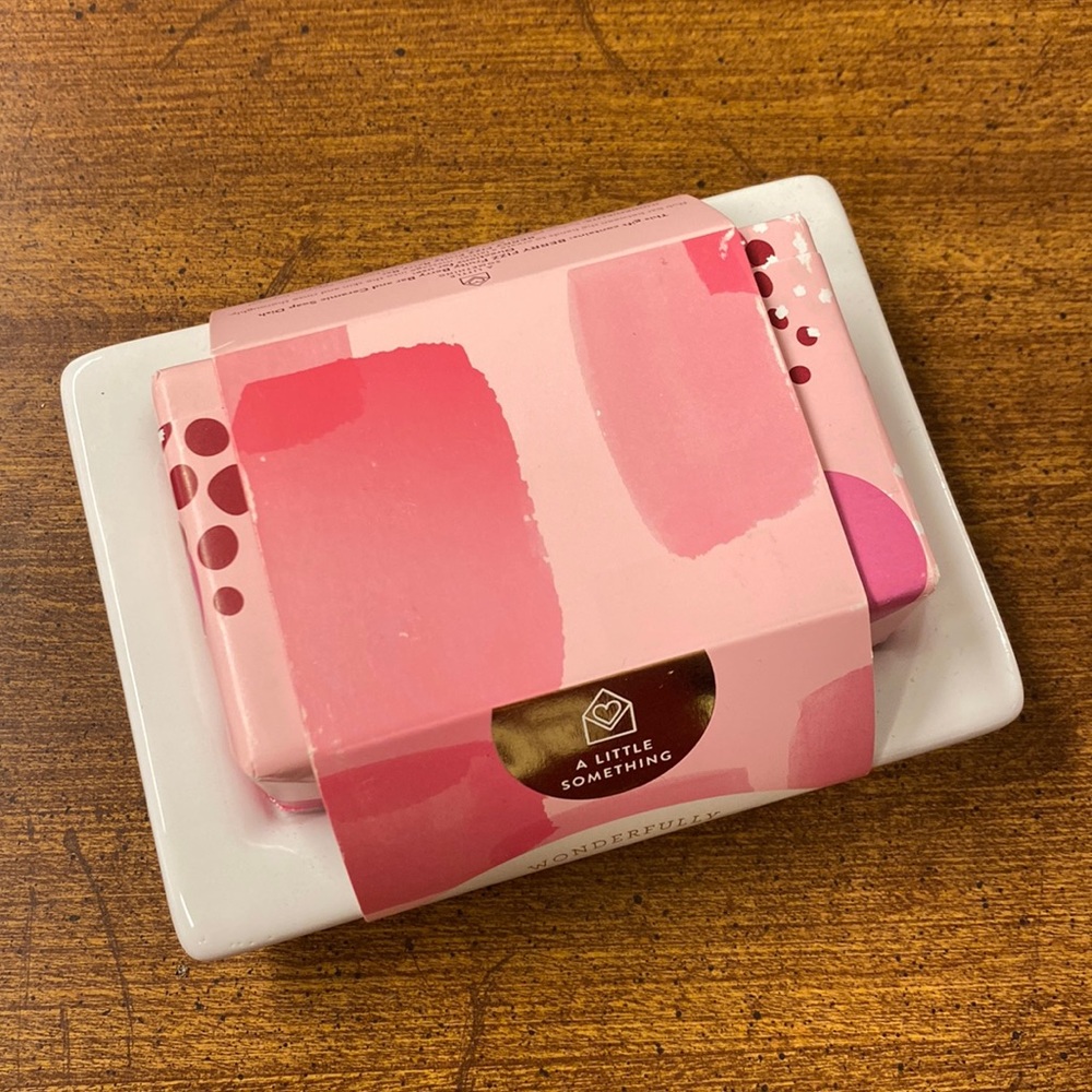 🔥 Fruity Berry Bar Red Berries and Cinnamon Bar Soap with Ceramic Soap Tray